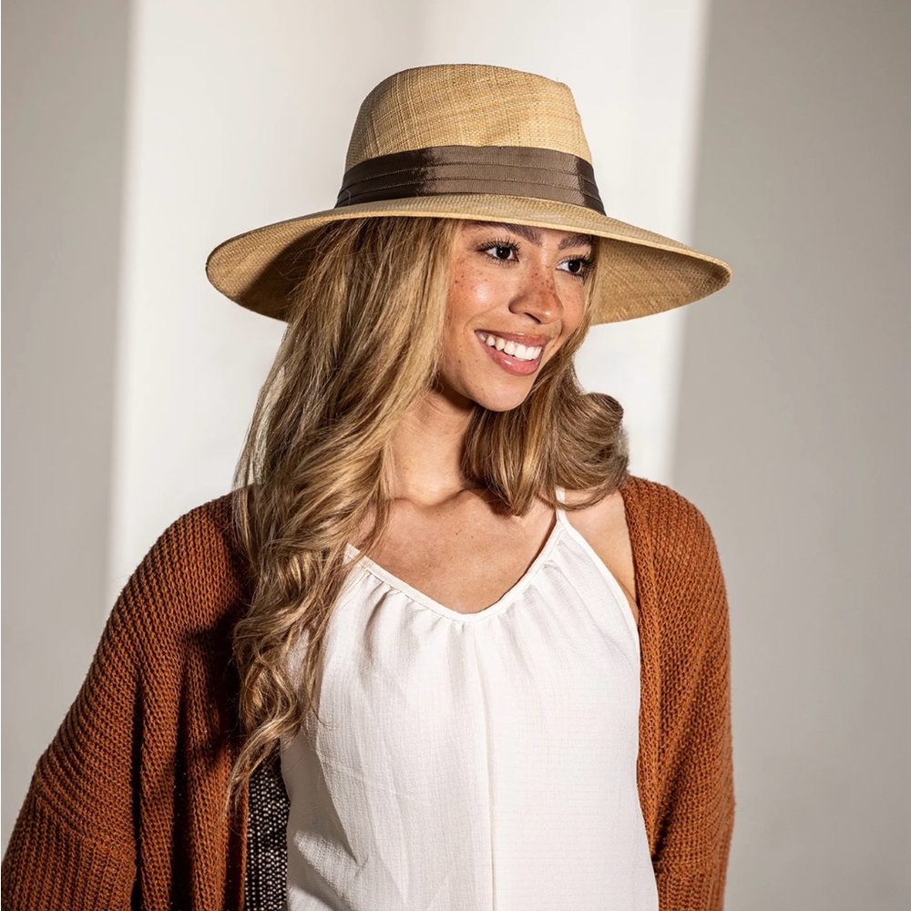 Wallaroo "Charlotte" UPF 50+, 3 ¾" Down Sloping Brim, Raffia Natural Fiber, Sz M